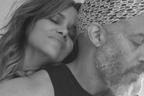 Halle Berry makes it clear that she is not a married woman after shocking fans with a kiss photo on ..
