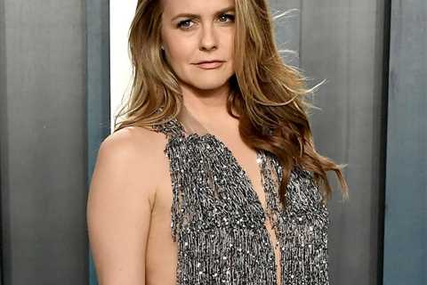 Alicia Silverstone Gives The Finger to Body Shamers: 'I Think I Look Good'