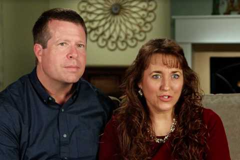 Jinger Duggar breaks dad Jim Bob’s strict rules & wears sexy camo pants after avoiding family..