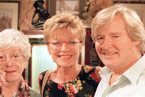 Who is Bill Roache and when did he first join Coronation Street as Ken Barlow?