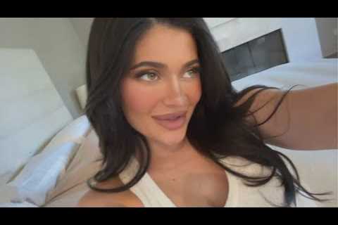 Kylie Jenner LIPSYNCS a Travis Scott Song on TikTok