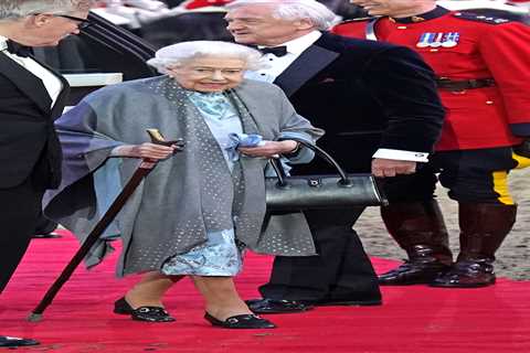 The Queen wows the crowd as she arrives at Platinum Jubilee Celebration