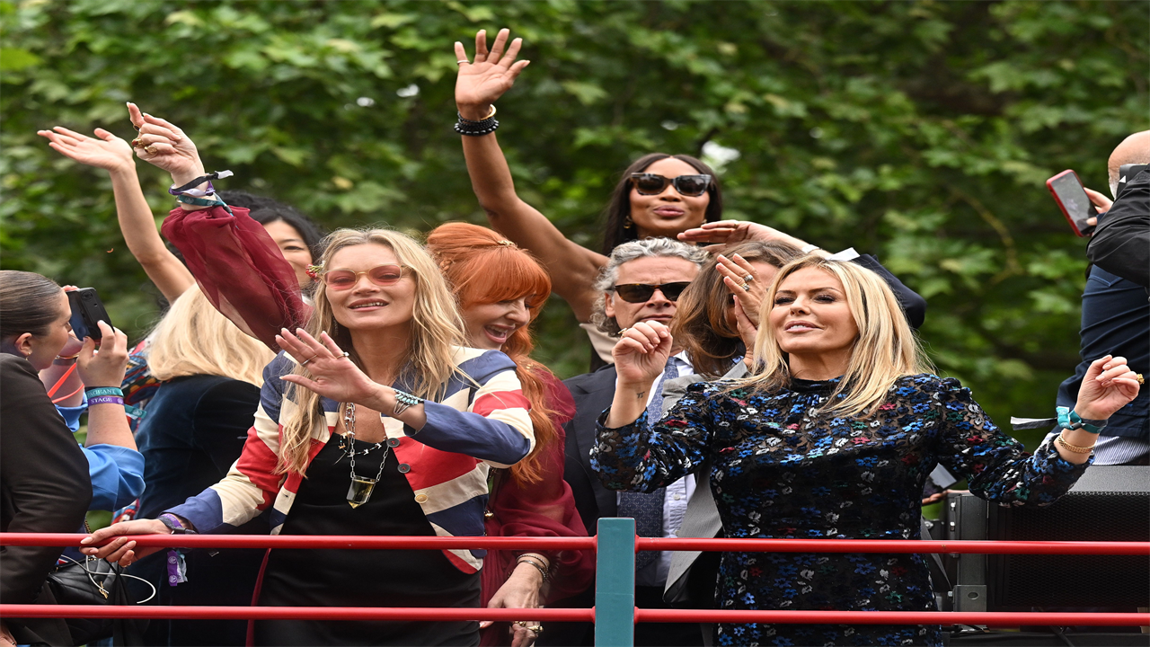 Celebrities take centre stage on open-top busses to celebrate Queen’s Jubilee