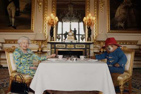 Queen reveals what’s inside her handbag while having tea with cheeky Paddington Bear in sweet..