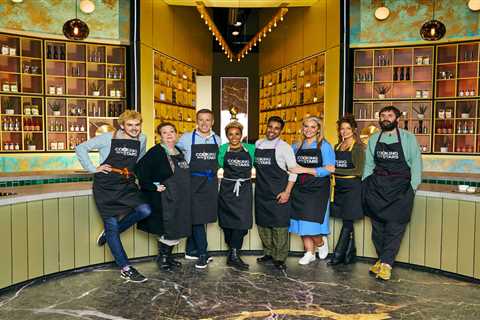Who are the professional chefs on Cooking With The Stars 2022?