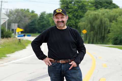 American Pickers fans beg for Frank Fritz’s return as show ‘is NOT the same’ without fired star..