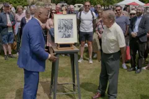 Football referee floored as rare Gazza photo gets huge valuation for a very lucky reason