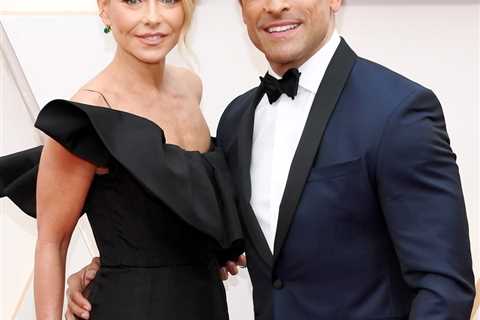 Kelly Ripa Blacked Out During Sex with Mark Consuelos and Woke Up in ER
