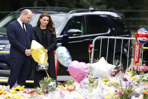 Princess Kate and Prince William greeted by mourners as they arrive at Sandringham to see tributes..