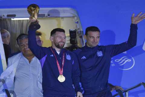 Huge crowds welcome Argentina team after World Cup victory