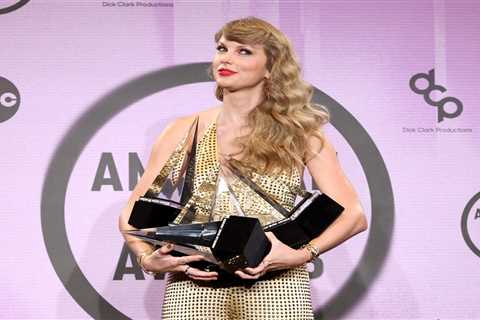 Taylor Swift Swept The AMAs, Chris Brown’s Win Booed