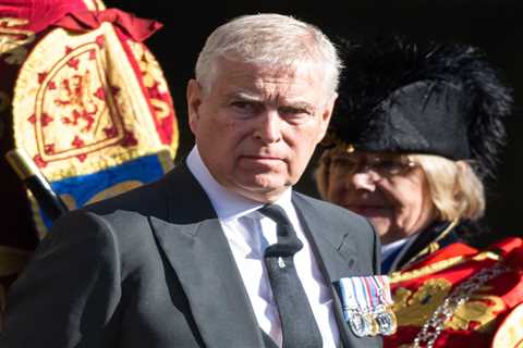 Royal Family news: Prince Andrew branded ‘bizarre’ as disgraced Duke meets crowds at Sandringham