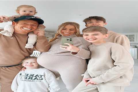 Stacey Solomon mum-shamed after she shares family photo as fans all  have the same complaint