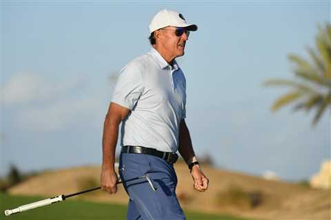 Phil Mickelson takes shot at Twitter critic for being bald