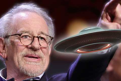 Steven Spielberg Says Government Hiding Info on UFOs, There's Life Out There