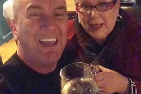 Gogglebox legends Jenny and Lee enjoy boozy night out in the pub to mark huge show milestone