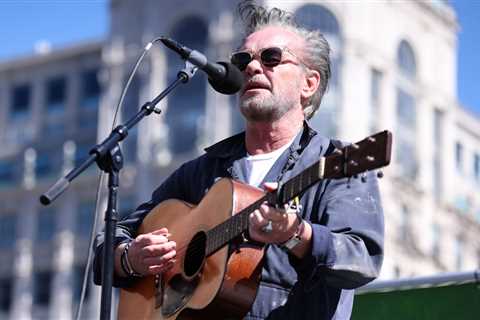 John Mellencamp Performs & Tells Farmers to ‘Keep Slugging’ at ‘Farmers for Climate Action’ Rally..