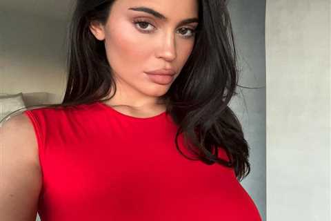 Kylie Jenner critics mock star’s new selfie that ‘looks like a mugshot’ and accuse her of ‘going..