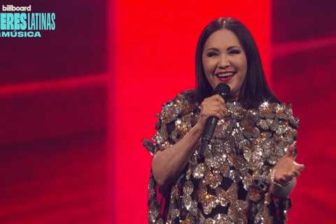 Ana Gabriel Performs ‘Simplemente Amigos’ | Billboard Mujeres Latinas En La Música