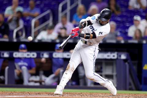 Luis Arraez gets two hits to raise average to .401 in Marlins’ win