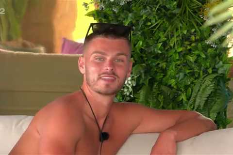 Love Island’s George leaves viewers in stitches with chat up blunder as he tries to steal Molly..