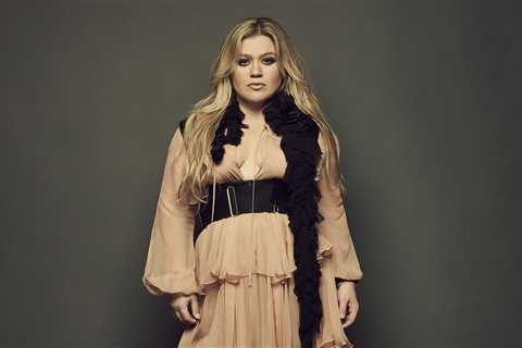 Kelly Clarkson Earns Fourth No. 1 on Billboard’s Top Album Sales Chart With ‘Chemistry’