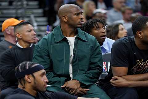 Chris Paul not happy with bench question at Warriors introduction: ‘You coaching?’