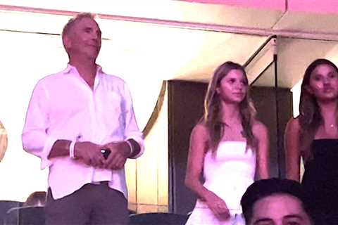 Kevin Costner Grins at Taylor Swift Concert During 'Never Ever Getting Back Together'