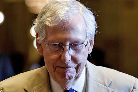 Sen. Mitch McConnell Cleared to Work After Freezing Again, Docs Cite Concussion