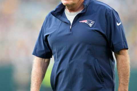 Bill Belichick remains coy on Patriots’ backup quarterback depth chart