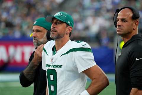 Aaron Rodgers has the Jets’ captaincy to go with Tom Brady’s eye