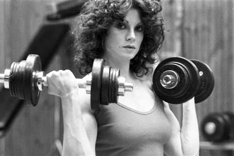 Bodybuilding Star Lisa Lyon Dead at 70