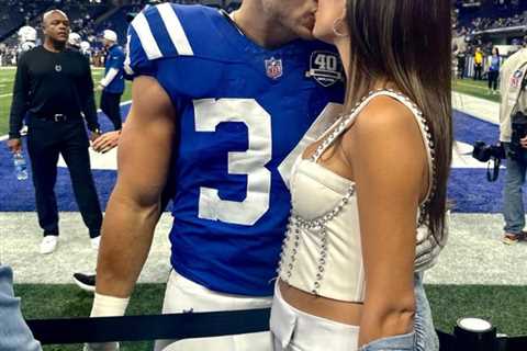 ‘Bachelor’ alum Hannah Ann kisses Colts fiancé Jake Funk on the sidelines: ‘Favorite time of year’