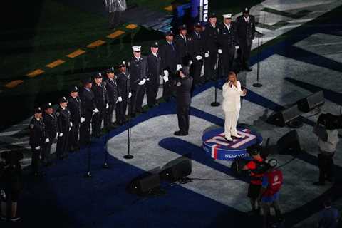 Watch Queen Latifah Sing the National Anthem at the Giants-Cowboys Sunday Night Football Game