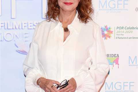 Susan Sarandon Recalls Pregnant Mother's Objection, Brother's Hookup at Her 1967 Wedding