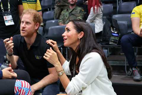 Meghan Markle & Prince Harry lack intimacy as they try and show they’re a devoted couple, claims..