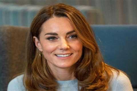 I’m a fashion pro and Kate Middleton follows a clever camera hack to look stunning in every photo