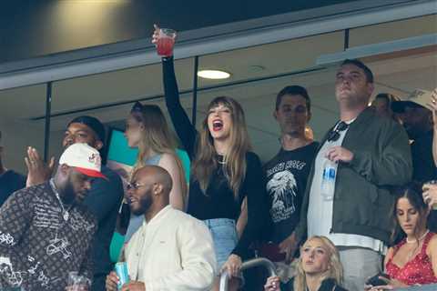 Taylor Swift soaks in Jets-Chiefs at MetLife Stadium with Brittany Mahomes, A-list friends