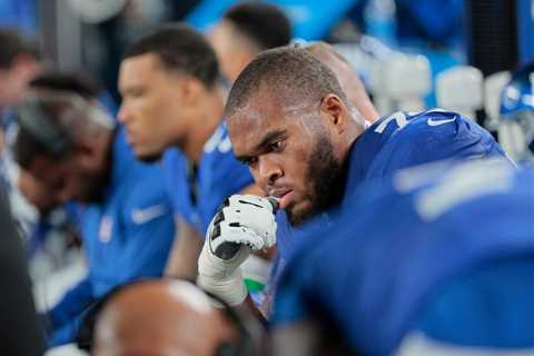 Giants’ Evan Neal blocks teammate in humiliating loss to Seahawks