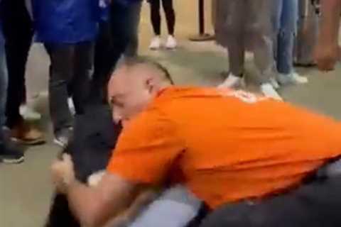 Giants fans brawl with Seahawks supporter in ugly MetLife Stadium scene