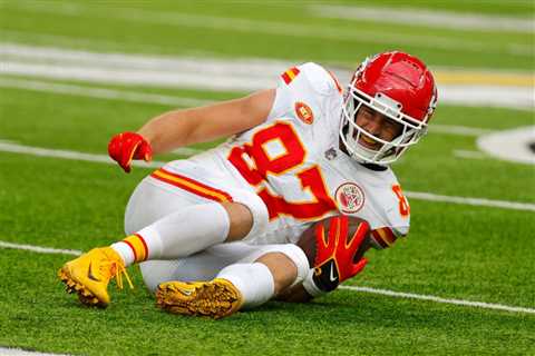 Taylor Swift’s absence, injury scare can’t slow down Chiefs’ Travis Kelce