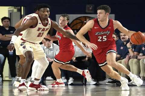 Liberty vs. Charleston prediction: College basketball odds, pick, best bets for Field of 68