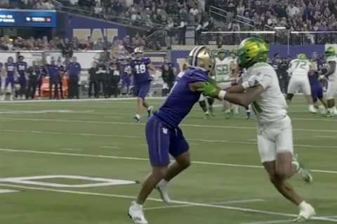 Washington flagged for controversial pass interference that leads to Oregon TD