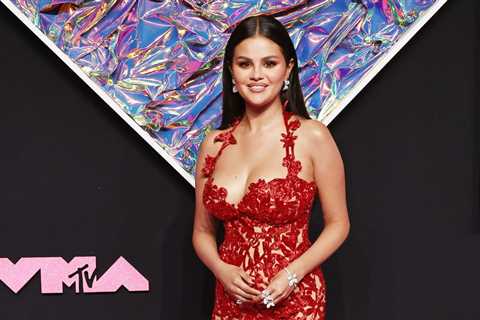 Selena Gomez Looks Back on 2023 With ‘Moments in Time’ Photos of Sister Gracie & Friends