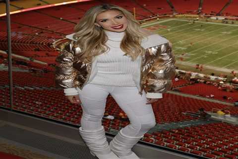 Chiefs heiress Gracie Hunt takes playoff victory lap after win over Dolphins