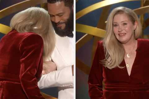 Christina Applegate Was Brought To Tears After Receiving A Standing Ovation At The Emmys