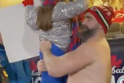 How Taylor Swift reacted to sweet moment with young Bills fans and Jason Kelce
