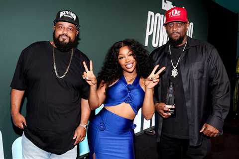 SZA Presents Visionary Award to Terrence ‘Punch’ Henderson & Anthony ‘Top Dawg’ Tiffith at 2024..