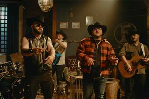 Carin León & Grupo Frontera Each Capture 12th Top 10 on Regional Mexican Airplay With ‘Alch Sí’