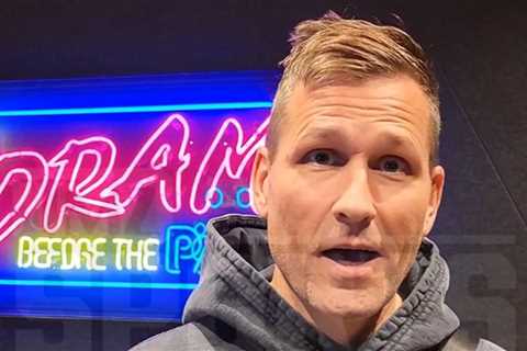 Kaskade Says NFL Didn't Request Taylor Swift Songs For Super Bowl DJ Set